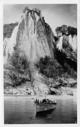 Binz auf Rügen Bootspartie vor Felsen ngl 169.870