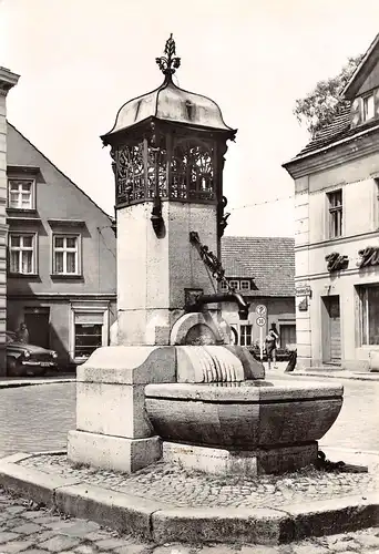 Buckow (Märk. Schweiz) Brunnen am Markt gl1979 171.991