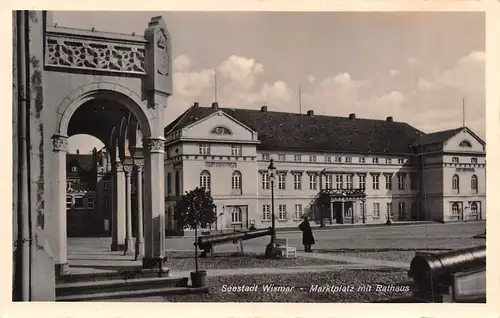 Wismar Marktplatz mit Rathaus gl1940 172.258