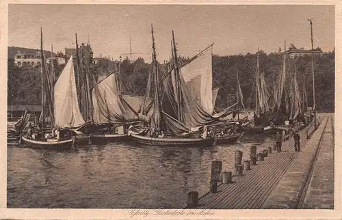 Saßnitz Fischerboote im Hafen gl1924 169.627