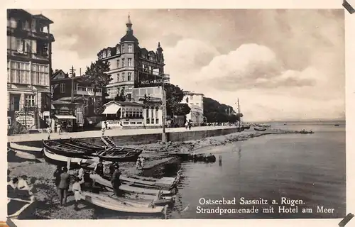 Saßnitz auf Rügen Strandpromenade mit Hotel am Meer ngl 169.713