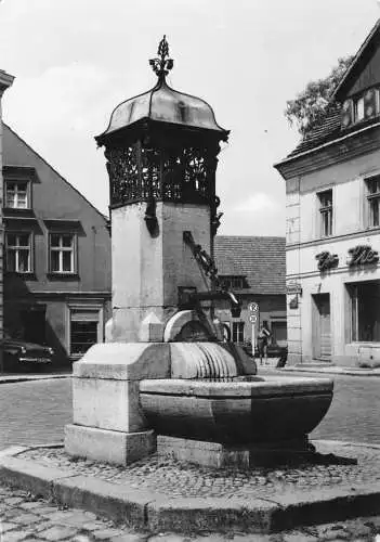 Buckow (Märk. Schweiz) Brunnen am Markt ngl 174.467