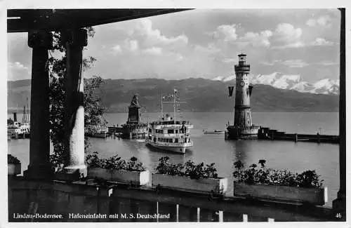 Lindau (Bodensee) Hafeneinfahrt mit M.S. Deutschland gl1937 174.661