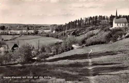 Nieder-Kleveez Blick auf die Kirche gl1959 175.705