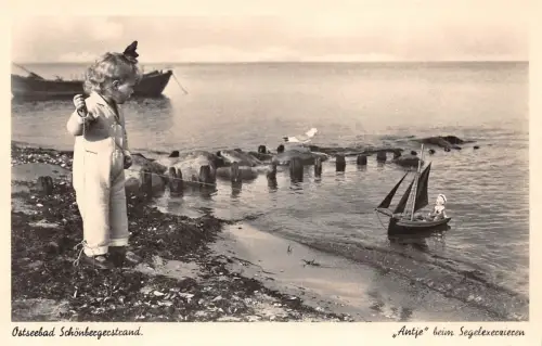 Schönberger Strand, "Antje" beim Segelexerzieren ngl 175.739