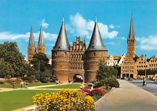 Lübeck Blick auf St. Marien, Holstentor und St. Petri ngl 175.888