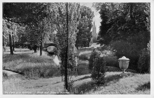 Wörlitzer Park bei Dessau, Blick auf Urne und Kirche ngl 177.147