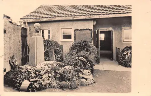 Buchenwald Mahn- und Gedenkstätte Eingang zum Krematorium ngl 178.212