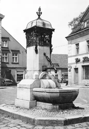 Bad Buckow (Märk. Schweiz) Brunnen am Markt ngl 179.077