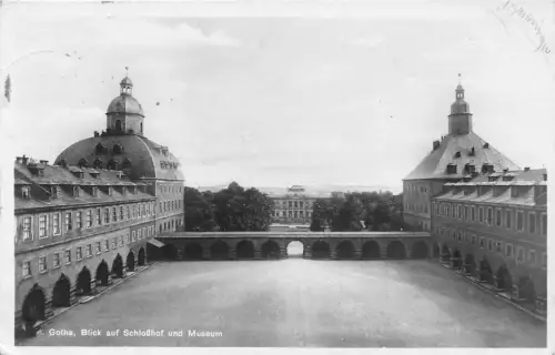 Gotha Blick auf Schloßhof und Museum gl1930 180.640