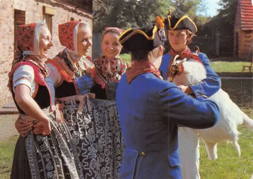 Spreewald Sorbische Mädchen mit Volksmusikanten ngl 182.355