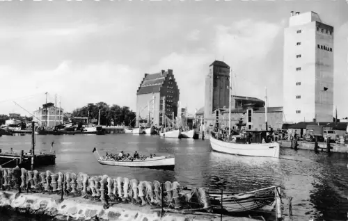 Burg auf Fehmarn Hafen mit Fährboot ngl 185.708