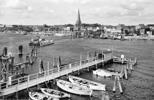 Lübeck-Travemünde Hafen mit Fähre "Mecklenburg" ngl 185.709