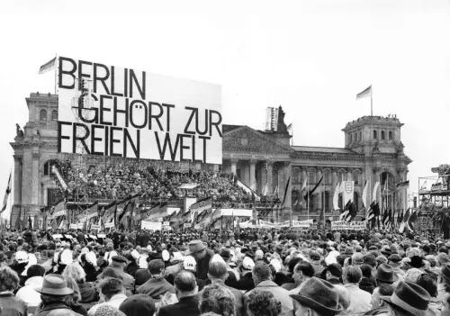 Berlin Reichstag 1. Mai Kundgebung Foto ngl 185.918