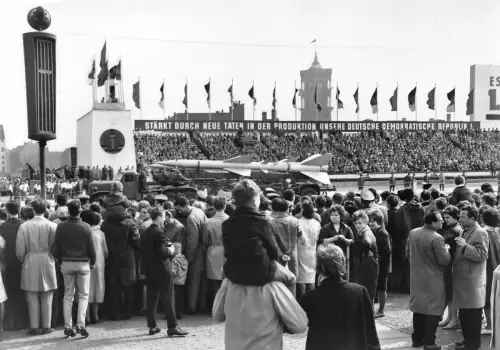 Berlin 1. Mai in Ostberlin Foto ngl 185.920