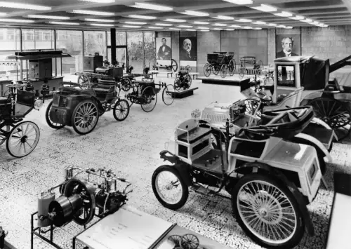 Stuttgart-Untertürkheim Daimler-Benz-Museum ngl 186.247