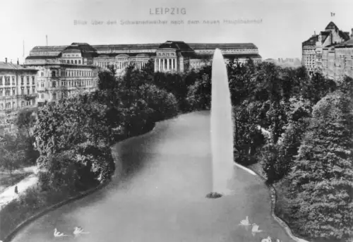 Leipzig Blick über den Schwanenweiher zum Hauptbahnhof ngl 187.102