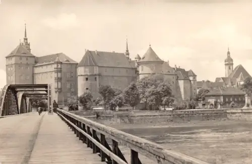Torgau Blick über die Elbe auf Schloß Hartenfels ngl 187.451