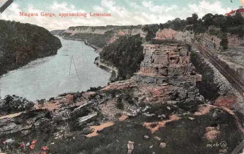 CDN Niagara Gorge approaching Lewiston gl1909 188.314