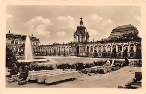 Dresden Zwingerhof mit Großem Haus gl1956 189.734