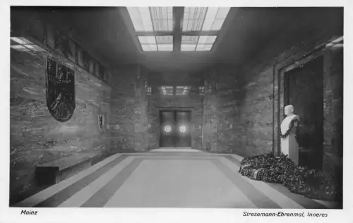 Mainz Stresemann-Ehrenmal Inneres ngl 195.094