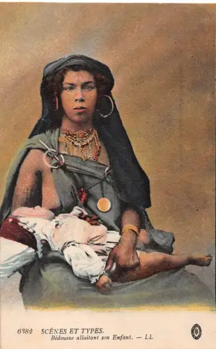 Afrika Bedouine allaitant son Enfant ngl 196.510