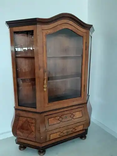 H61324D-Barockstilvitrine-Büchervitrine-Barockstil-Vitrine-Vitrinenschrank-Baroc