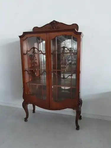 H61325D-Barockstilvitrine-Büchervitrine-Barockstil-Vitrine-Stilmöbel-Barockstil