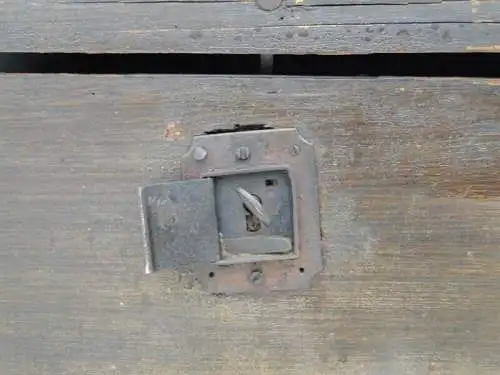 2521-Truhe-Schatztruhe-alte Truhe-Holztruhe-Schatztruhe-Vorzimmertruhe-Bauernstu