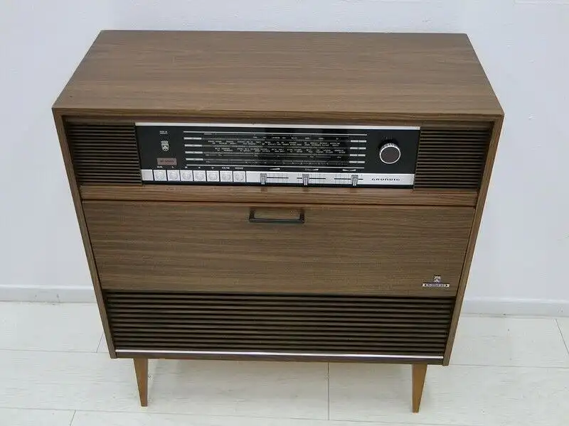 5047-Phonoschrank-Phonokasten-Radio-Grundig-Plattenspieler-Stereo-Konzertschrank 0