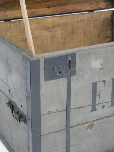 5111D-Riesentruhe-Transporttruhe-Schatzkiste-Truhe-Seekiste-Truhe um 1900-Riesen