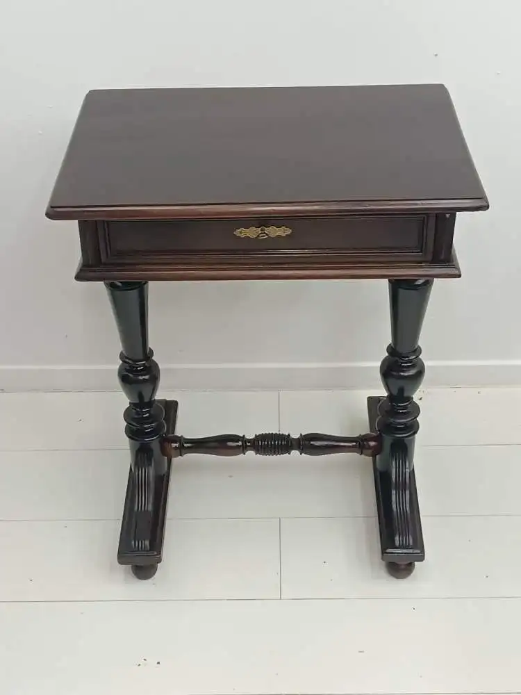 7536-Historismusnähtisch-altdeutsch-Tisch-Beistelltisch-Gründerzeit 1