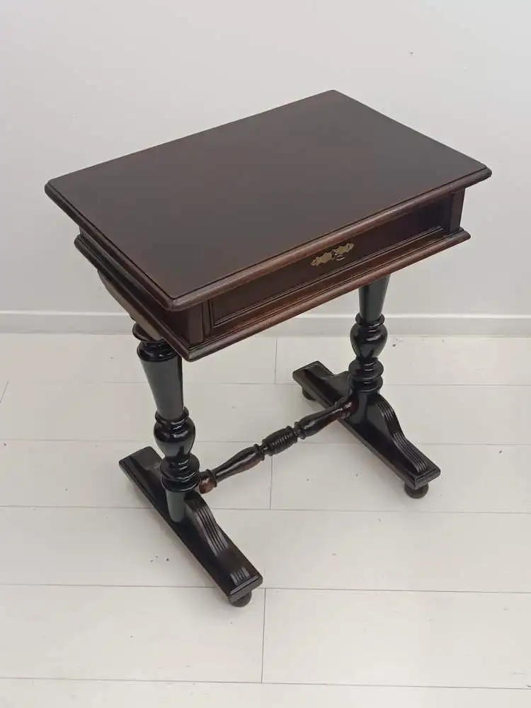 7536-Historismusnähtisch-altdeutsch-Tisch-Beistelltisch-Gründerzeit 3