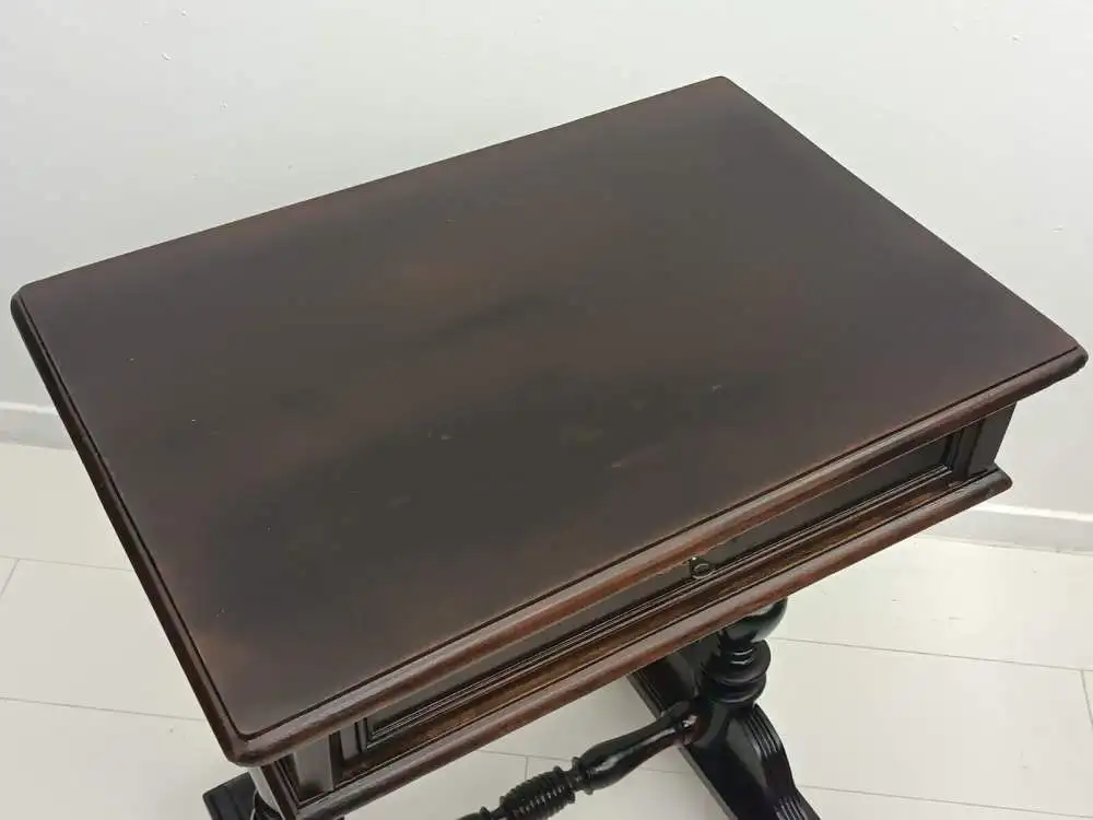 7536-Historismusnähtisch-altdeutsch-Tisch-Beistelltisch-Gründerzeit 5