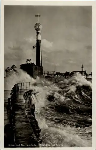 Warnemünde - Westmole bei Sturm -38452