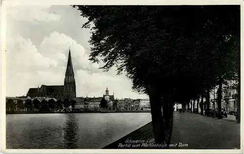 Schwerin - Partie am Pfaffenteich mit dom -37446