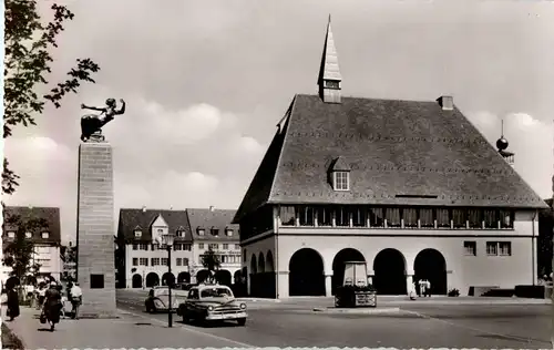 Freudenstadt - Gedenksäule und Stadthaus -40248