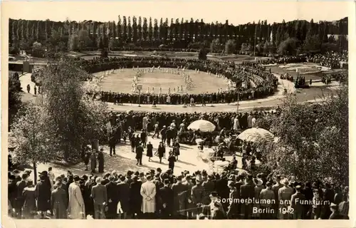 Berlin - Sommerblumen am Funkturm 1942 -40794