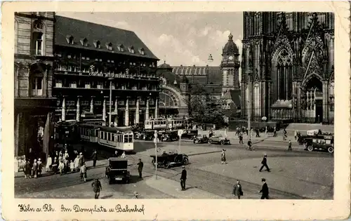 Köln - Am Domplatz und Bahnhof -40438