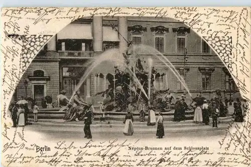 Berlin - Neptunbrunnen auf dem Schloss Platz -40908