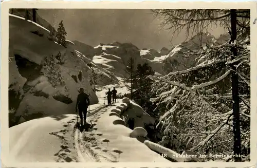 Skifahrer im Berninagebiet -412510