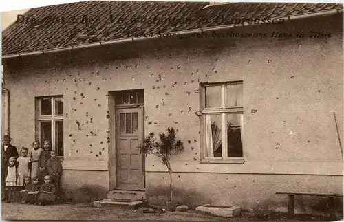 Verwüstung Ostpreussens - Beschossenes Haus in Tilis -413602