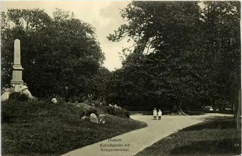 Husum - Schlossgarten mit Kriegerdenkmal -414194