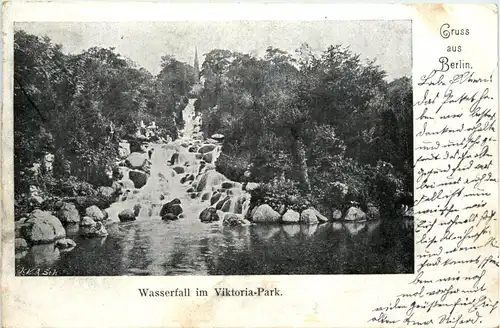 Berlin - Wasserfall im Viktoria-Park -415476