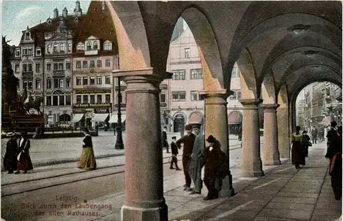 Leipzig - Blick durch den Laubengang -416586