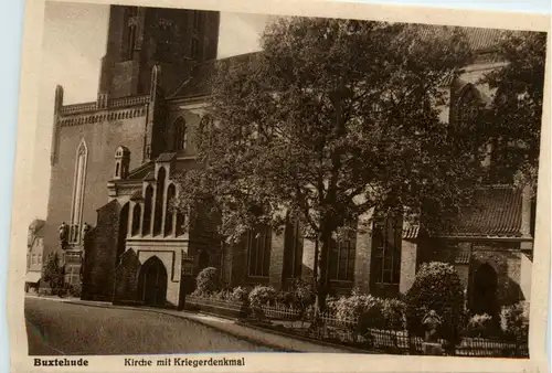 Buxtehude - Kirche mit Kriegerdenkmal -417398