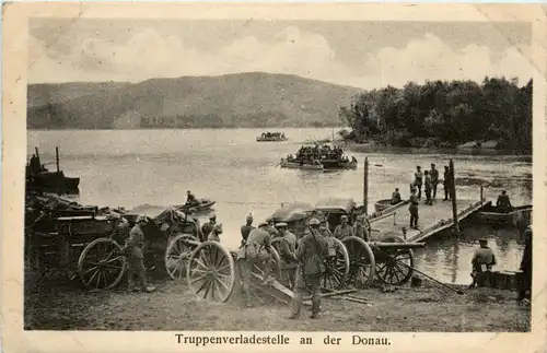 Truppenverladestelle an der Donau -419982