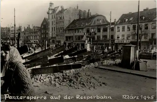 Hamburg - Panzersperre auf der Reeperbahn - März 1945 -419574