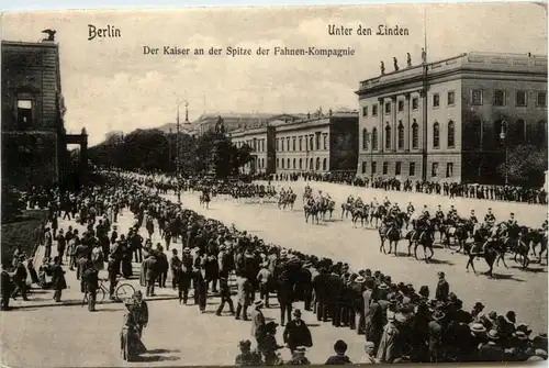 Berlin - Unser Kaiser an der Spitze der Fahnencompagnie -421528