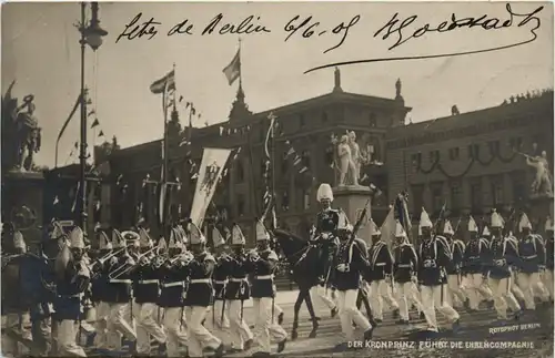 Berlin - Der Kronprinz führt die Fahnenkompagnie -421624